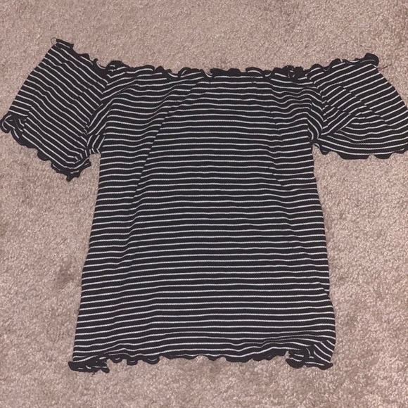 SOLD🛑Women’s off the shoulder striped top - Picture 2 of 2